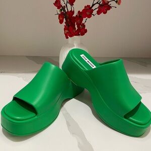 Steve Madden Slinky-J Green, Size 9W